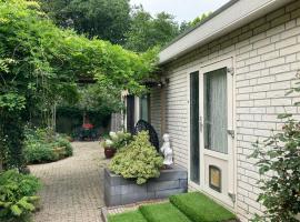 Natuurbungalow Het Koolmeesje，位于皮滕的酒店