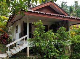 Charming House - Peaceful Garden Retreat - 2mn ZenBeach - Srithanu Center，位于西塔努的酒店