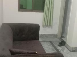 Gujrat Hotel，位于Gujrāt的酒店