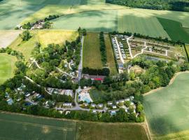 Camping maeva Escapades Country Park - Touquin，位于Touquin的酒店