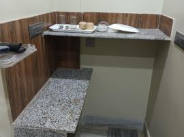 73 Rest House，位于Sāntrāgāchi的酒店