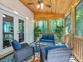 7 mi to LakePoint Sports - Near Historic DT - HotTub