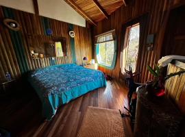 Artistic house in a coffee plantation，位于Tajo Alto的酒店