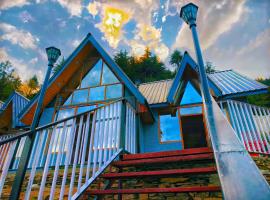 Snowind Cottages，位于库夫里的酒店