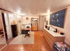 Private 1 bedroom flat with Garden Access in Le Pecq