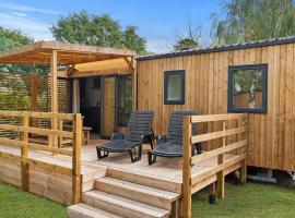 Mobil Home Premium 3 ch Camping 5 Biscarrosse Mayotte F63，位于比斯卡罗斯的酒店