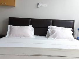 ISAS hotel，位于特马的酒店