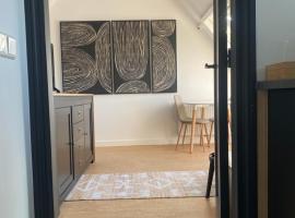 LONG BEACH ROOMS 3，位于赞德沃特的旅馆