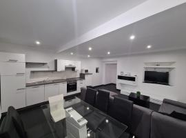 HOUSE KOPER Center，位于科佩尔的酒店