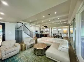 Luxury Lake Front Retreat on Cedar Creek Lake