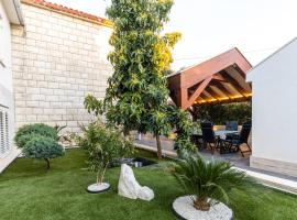 Villa Persea - Supetar，位于苏佩塔尔的乡村别墅