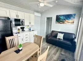 Beachy Getaway- Comfy Beds & Common Space for Groups