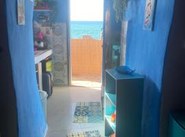 Maison troglodyte en bordure de mer，位于阿格洛的酒店