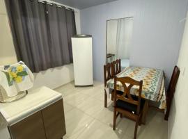 Flat, perto da praia de Itapema，位于伊塔佩马的酒店