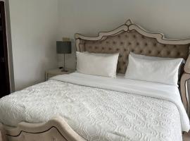5 Bedroom Royal Stay，位于金斯敦的酒店