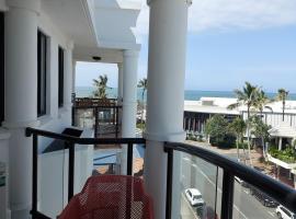 Stylish 1 Bedroom with Private Rooftop Spa，位于穆卢拉巴的酒店