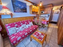 Grand studio pour 4, Les Menuires, aux pieds des pistes - FR-1-452-397