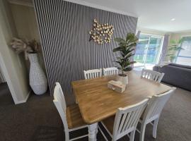 Family Paradise Retreat 3BRHaven，位于罗尔斯顿的酒店