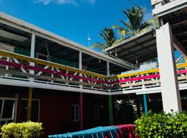 Go Slow Hostel，位于Cay Corker的酒店