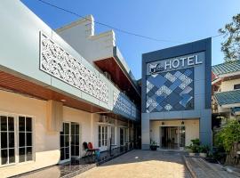 RedDoorz Plus at GNG Hotel El Tari Airport Kupang，位于Oesapa-besar的酒店