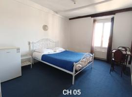 HOTEL LE FONTENOY，位于普罗万的酒店