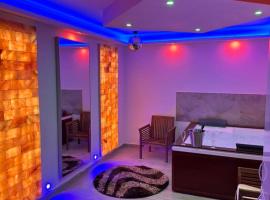 Regim Hotel Hanea jacuzzi in camera,piscina exterioara si sauna comuna，位于锡比乌的温泉住宿