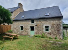 Charming Breton farmhouse，位于Rédené的酒店