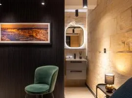 28K Suite Lux Jacuzzi & Cinema