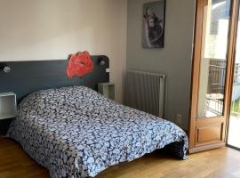 Chez Doukine, Appartement avec balcon à Chouzelot，位于Chouzelot的酒店