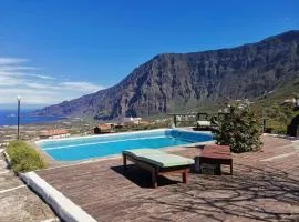 Apartamento con Vistas al Mar y la Montaña, Tenis, Piscina y BBQ