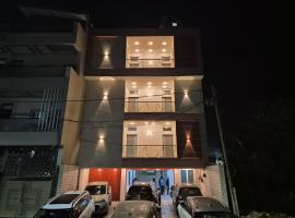 Hotel Blueberry，位于贾巴尔普尔的酒店