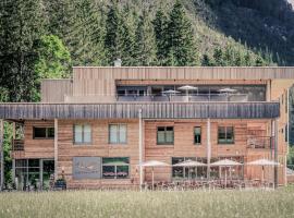 Boutique Hotel LechZeit，位于Elmen的酒店