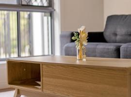 Comfy Coomera Duplex 1 - Fully furnished home, private & peaceful, secure garage & free wifi，位于黄金海岸的酒店