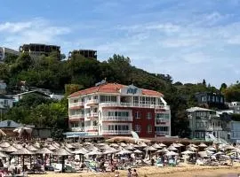 Hotel Noy