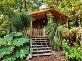 Camping Aux Couleurs du ferret，位于雷日卡普费雷的酒店