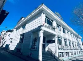 Grand Ararat Hotel