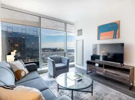 Luxury Modern Apt with Pool