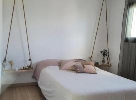 Magnifique Villa piscine privée jacuzzi，位于Saint-Féliu-dʼAvall的酒店