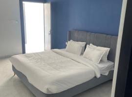 Hotel Sanwariya & family restaurant，位于Mogra Rām的酒店