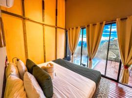 Cabañas para parejas cerca a Medellín - LUUM By Roots Rentals，位于马里尼亚的酒店