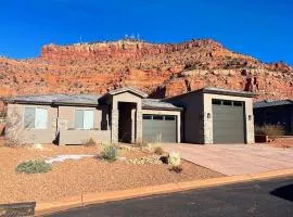 Luxury Kanab Utah Family Home with Amazing Views Pool Gym
