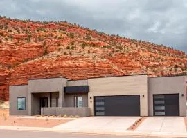 Kanab Oasis Luxury Family Home with Rooftop Deck