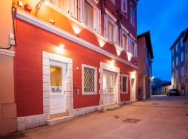 The Palace RoomS，位于罗维尼的酒店