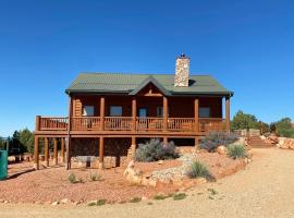 Kanab Family Luxury Log Cabin Hot Tub Pets OK，位于卡纳布的酒店