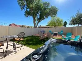 Kanab Family condo with yard & Hot Tub Close to Zion