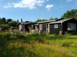 Bohemian summer cottage idyll close to Heatherhill and the beach，位于瓦伊比的酒店