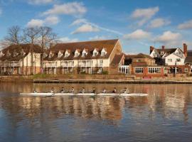 London Thames Lodge by Dancenter，位于斯坦斯的酒店