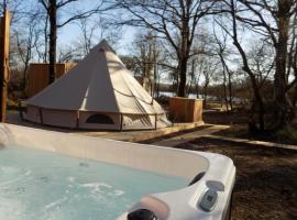 Tente avec jacuzzi vue lac 1，位于勒维雅昂的酒店