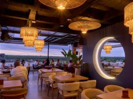 Kamaleb Farallones Hotel