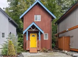 Tyee Retreat Cozy Lofted 1 Bedroom Cabin